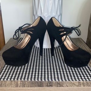 Black High Heels - size 8 - gently worn